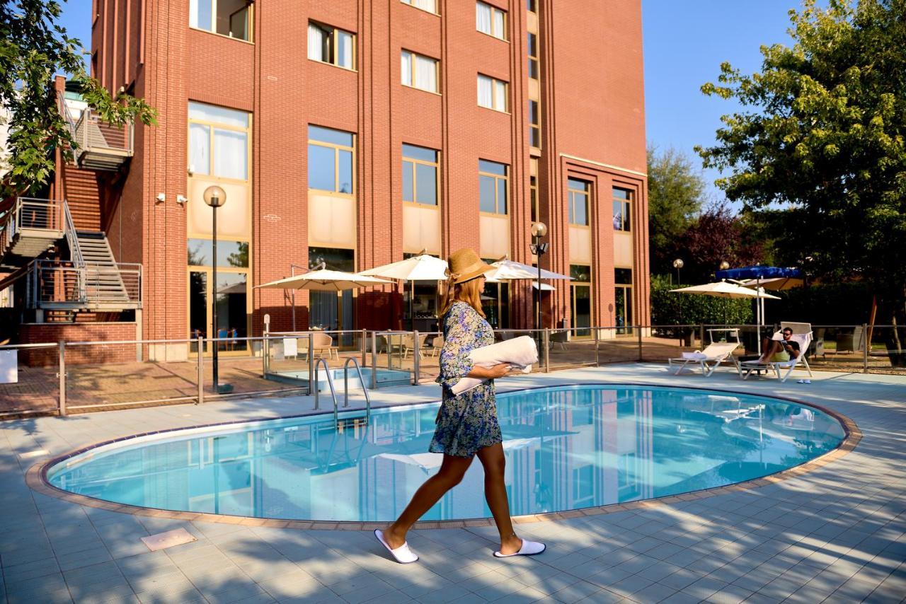 Novotel Torino Corso Giulio Cesare Luaran gambar